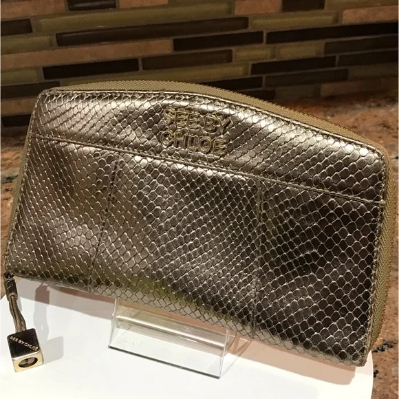 See By Chloe Metallic Leather Zip Around Wallet 🤩❤️‍🔥